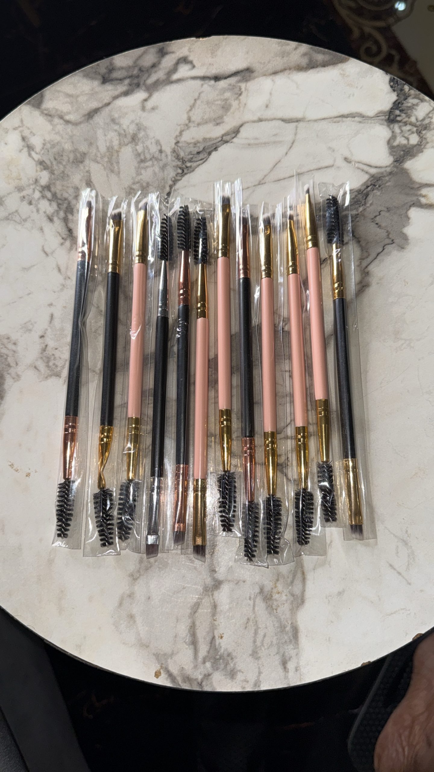 Eyebrows spoolie brush